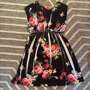 Elegant Floral Backless Dress in Black